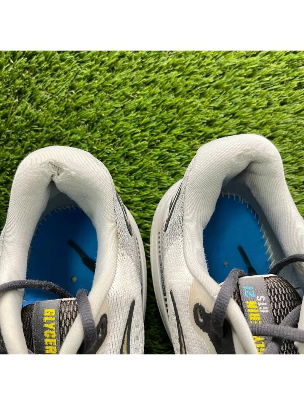 Brooks missing insoles